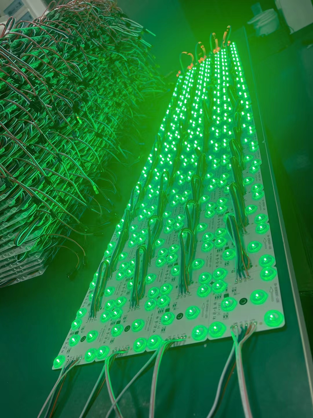 广州双面卡布灯箱工厂:炫彩幻彩灯箱为广告公司提供高效解决方案 广州双面卡布灯箱工厂:炫彩幻彩灯箱为广告公司提供高效解决方案